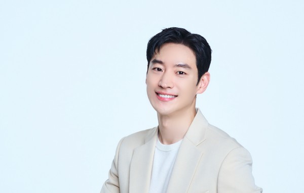 업그레이드 된 아이클타임의 새 얼굴, 배우 이제훈! 